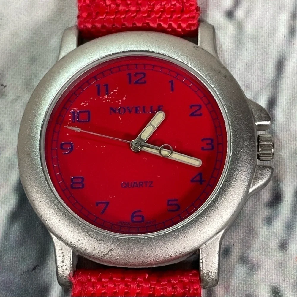 Vintage Novelle Womens Watch Needs new Battery